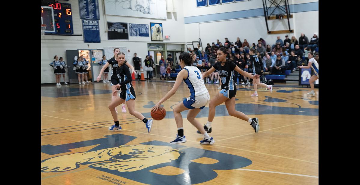 Photo by Ariana Crockett O'Harra DRIBBLING – Alora Stasenko dribbles the ball upcourt during the Lady Nanooks’ matchup against the Valdez Buccaneers on Saturday, January 10.